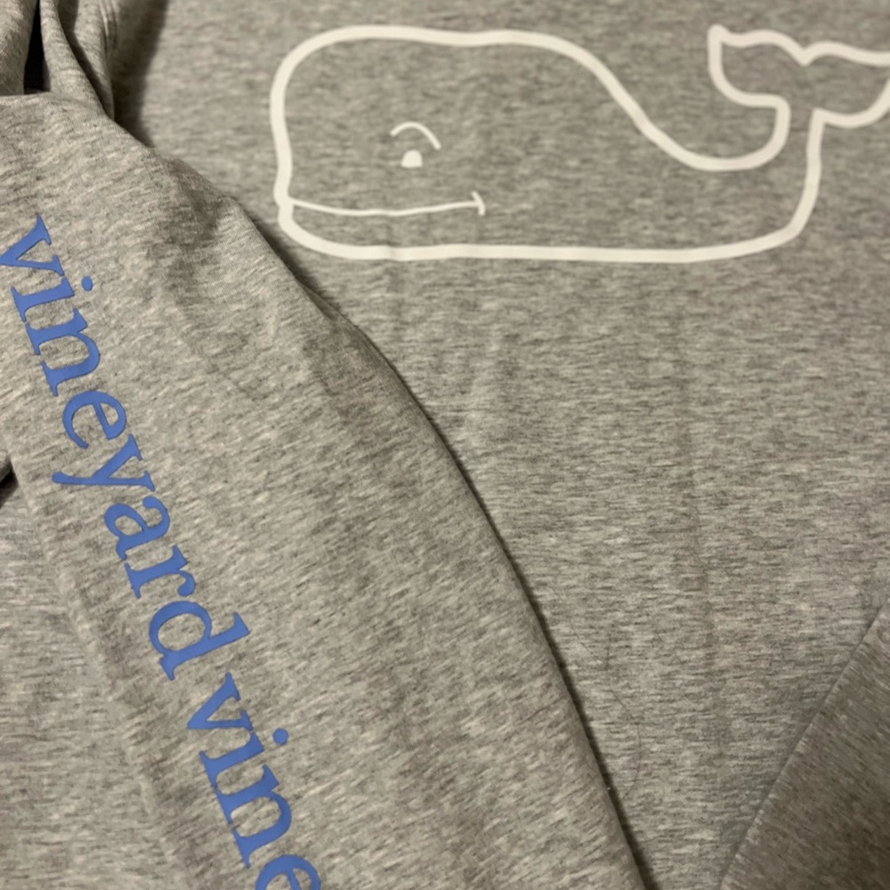 Vineyard vines new without tags Long-Sleeve Whale French Terry
Hoodie